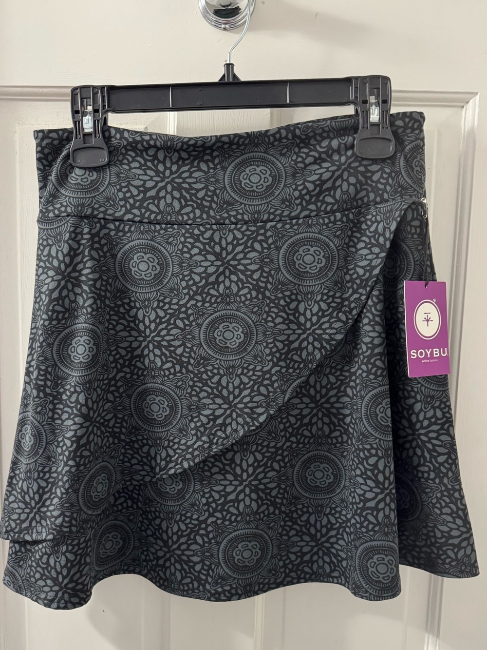 SOYBU black knit skirt New! M